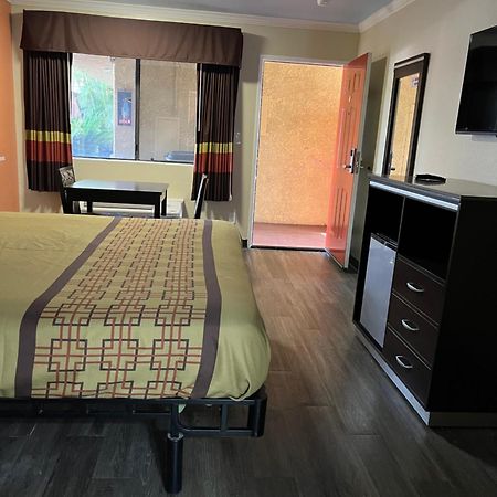Rivera Inn & Suites Motel Pico Rivera Esterno foto