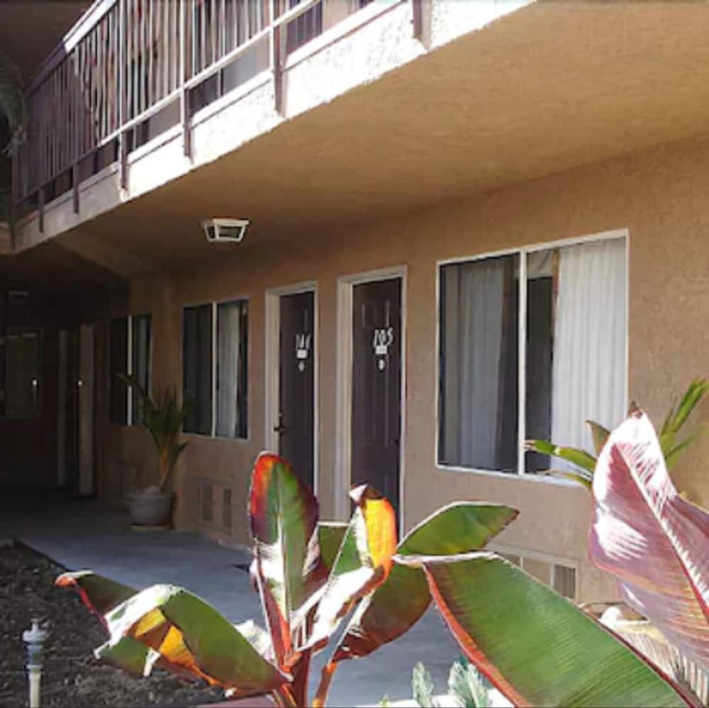 Rivera Inn & Suites Motel Pico Rivera Esterno foto
