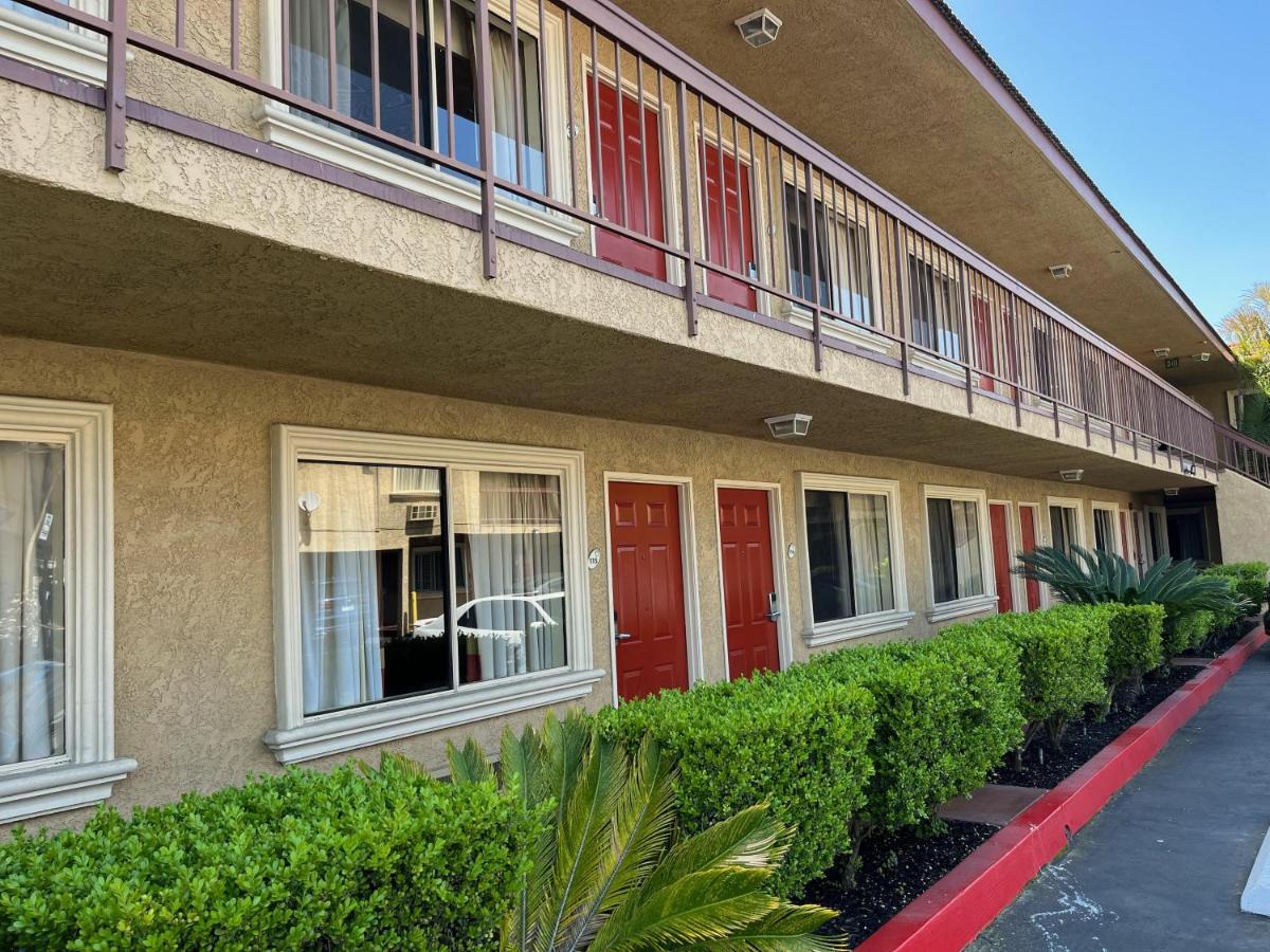 Rivera Inn & Suites Motel Pico Rivera Esterno foto