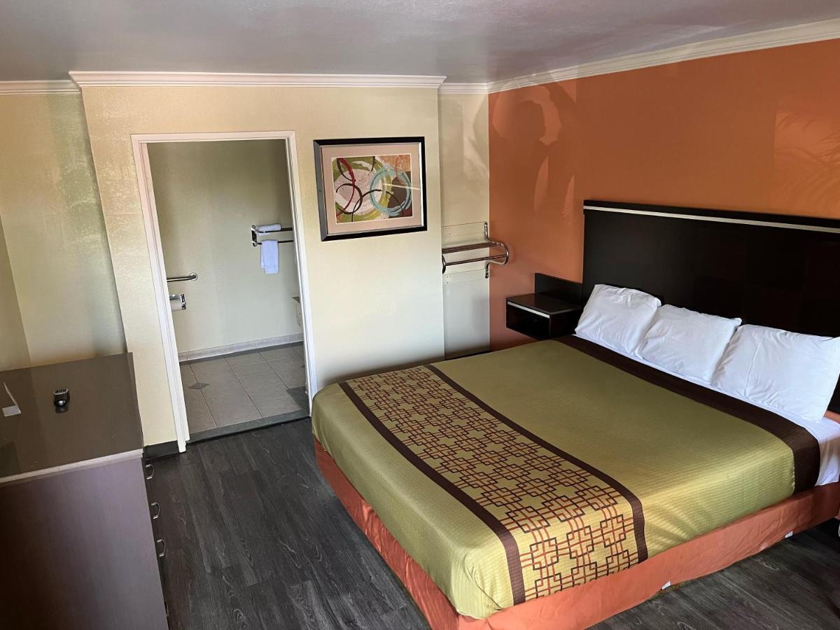 Rivera Inn & Suites Motel Pico Rivera Esterno foto