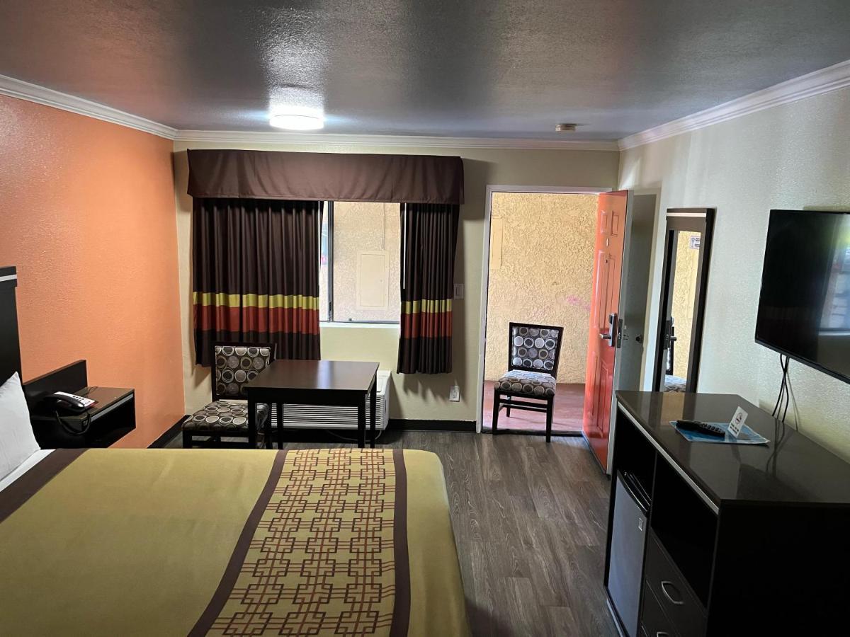 Rivera Inn & Suites Motel Pico Rivera Esterno foto