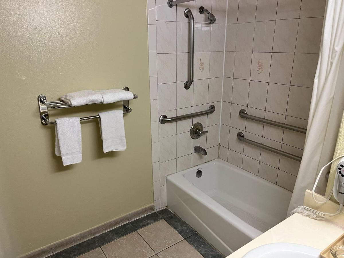 Rivera Inn & Suites Motel Pico Rivera Esterno foto