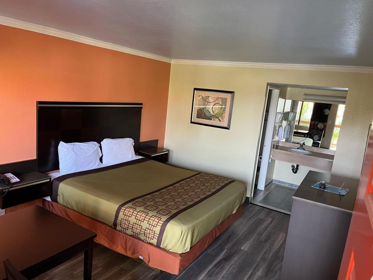 Rivera Inn & Suites Motel Pico Rivera Esterno foto