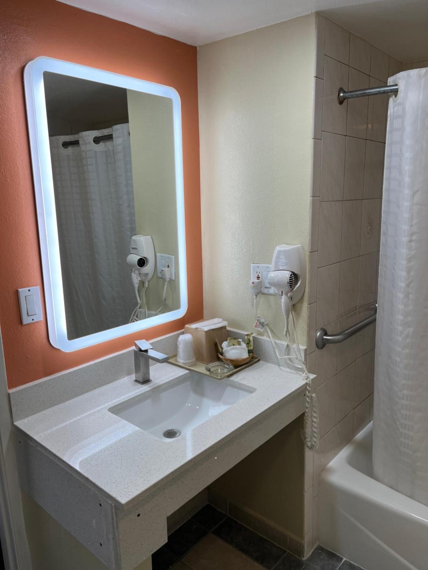 Rivera Inn & Suites Motel Pico Rivera Esterno foto