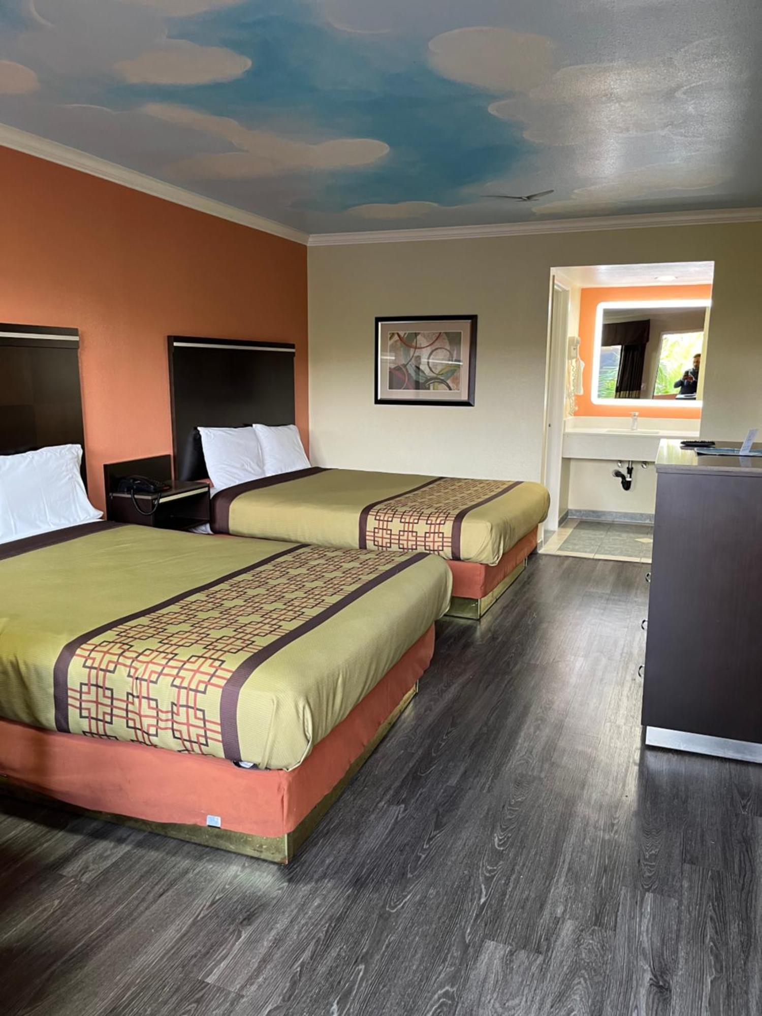 Rivera Inn & Suites Motel Pico Rivera Esterno foto