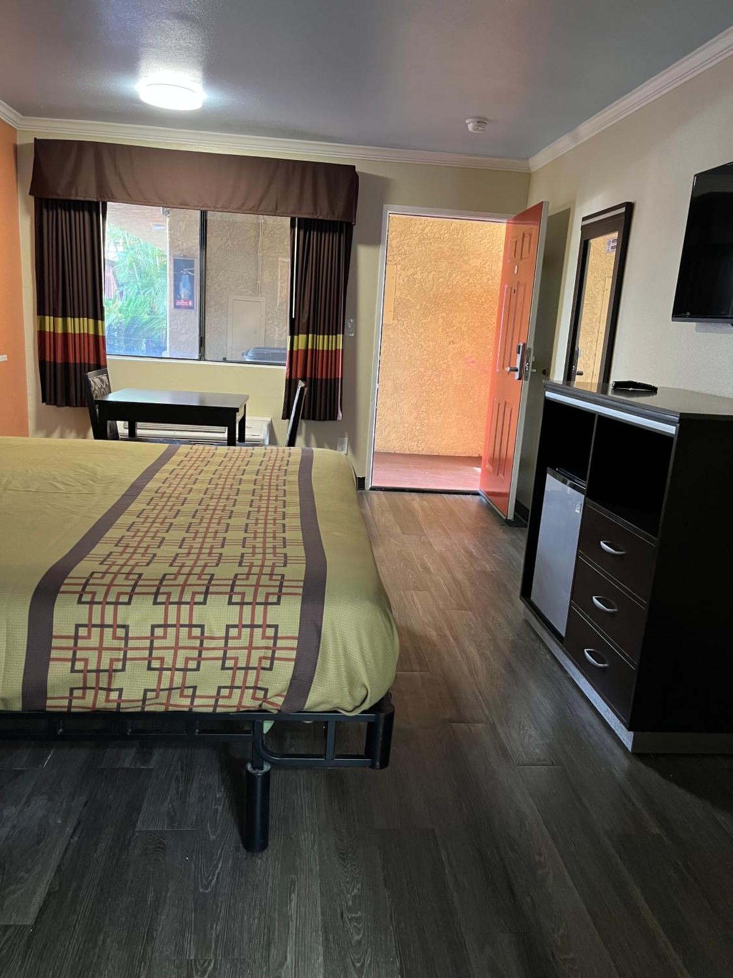 Rivera Inn & Suites Motel Pico Rivera Esterno foto